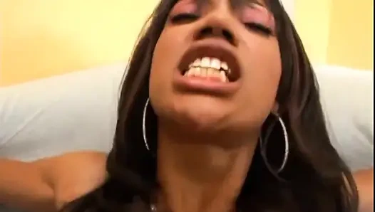 Ngentot anal ganda cewek mungil kulit hitam