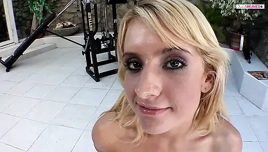 Его подруга-нимфоманка громко стонет во время траха