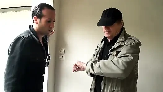 Lucy - студентка-шлюшка