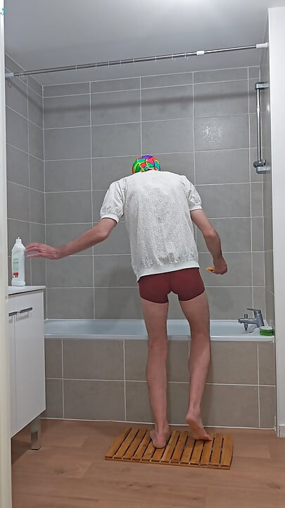 I'm cleaning my bathtub (episode 2)