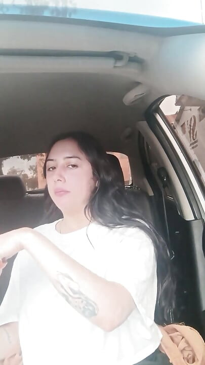 Makan di dalam mobil