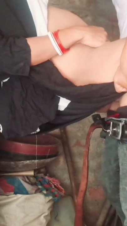 Very Cute Indian Housewife and Cute Sexy Gand | Clip 1