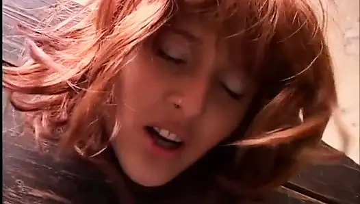 Pelacur berambut merah suka seks anal - DVD