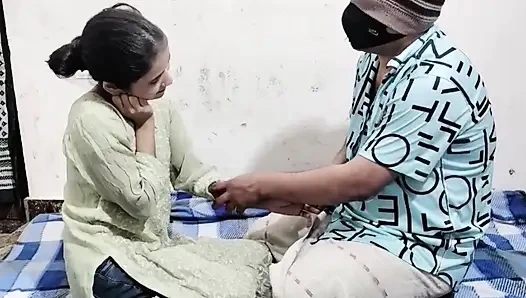 Der lehrer sperrte den schüler im zimmer ein und fickte ihn hart