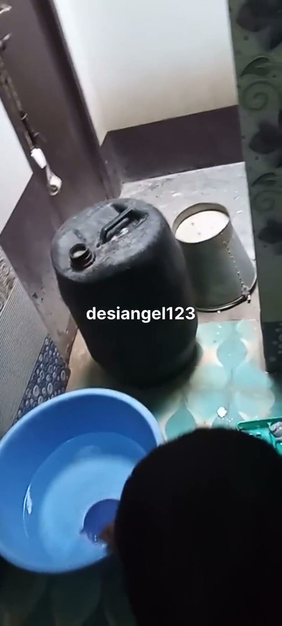 Yarak emiyor ve yüzüne sürtüyor (eski koleksiyon)