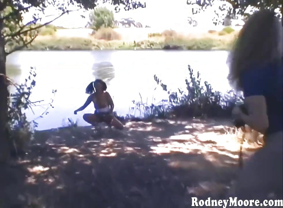 Vintage, Une Fille À La Chatte Poilue Dé Désordre Éjacule Sur Mia