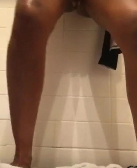 Ebony squirting
