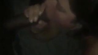 Un cocu enregistre sa femme en train de baiser un mec de Craigslist