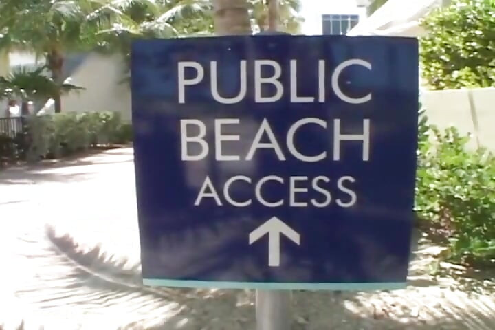 Teen babe enjoys deepthroating a huge cock to a cum in her mouth