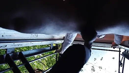 Сперма на всем красивом лице после анального секса! Глотающая сперму крупным планом