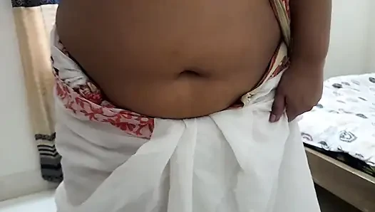 55-jährige tamilische tante fickte hart, während sie das haus fegte