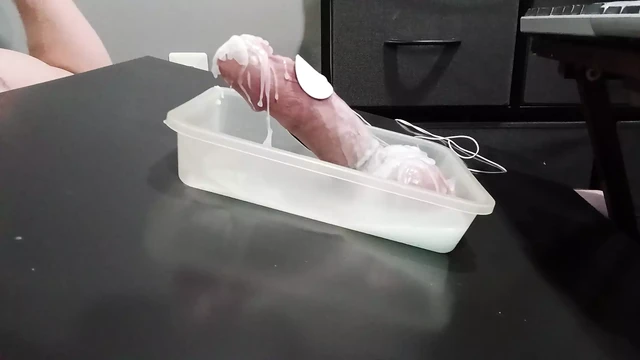 Hot wax with 2b estim cumshot