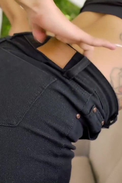 I let myself be seduced by the coffee waitress