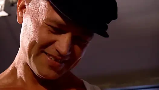 Анал с горячей крошкой