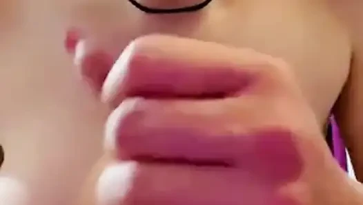 Aku lagi asik nyepong dan ngisap toketku pakai dildo favoritnya