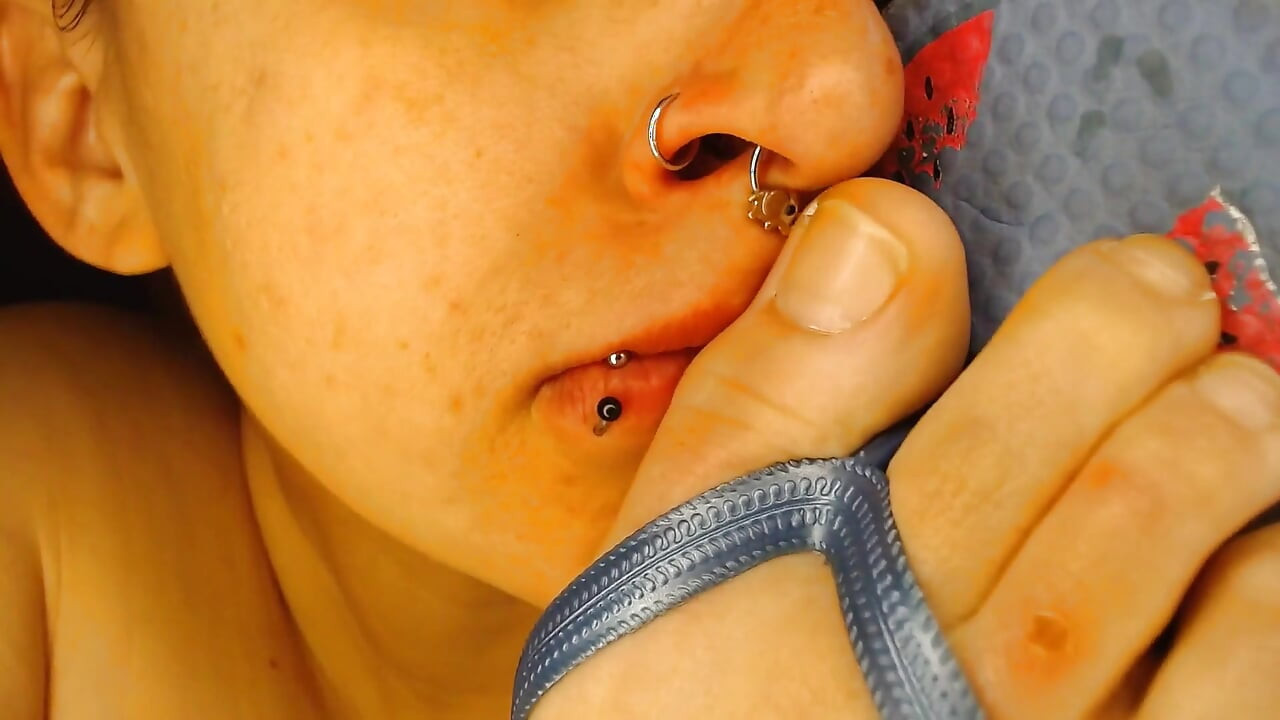 Pedos, chanclas y fetiche con olor a pedo