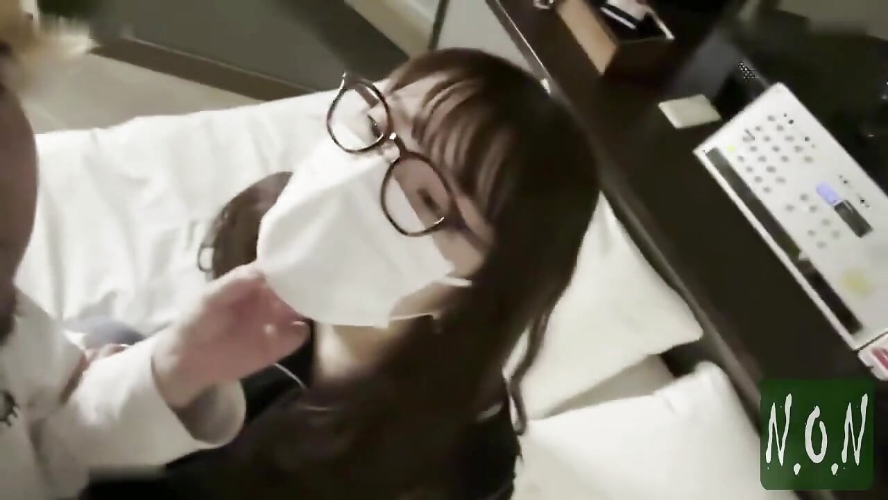 Scriptless Passion, kamerzysta zakochuje się w recepcjonistę i uchwyci prawdziwe, niezrównowazone spotkanie