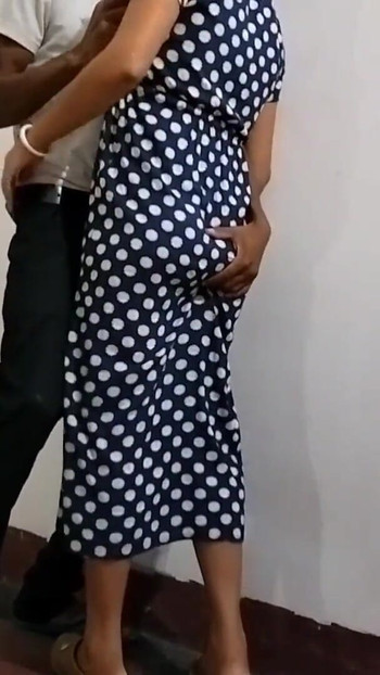 Uzbudljiv trenutak iz filma "Indijski učitelji seksaju učenika, 2. dio (službeni video Villagesex91)"