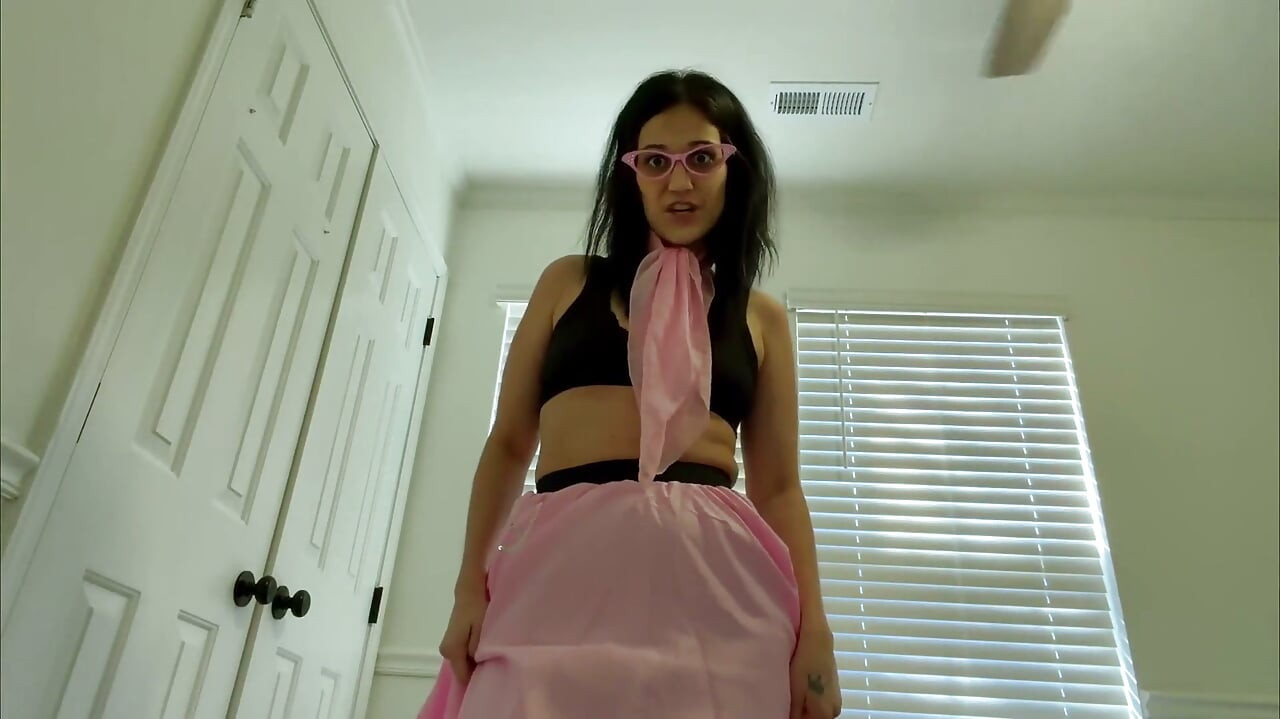 Devyn Sultry '50s Obryně Fantasy 4K POV Drobné vzrušení čeká!