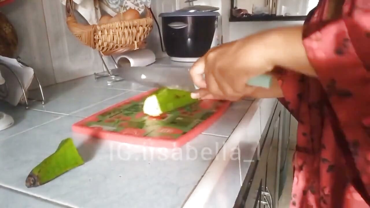 Mukbang y follando en la cocina
