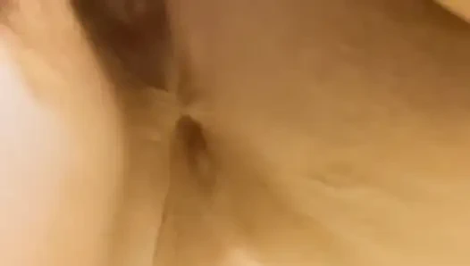 Muka cewek sange ini digodain sambil dudukin wajahnya