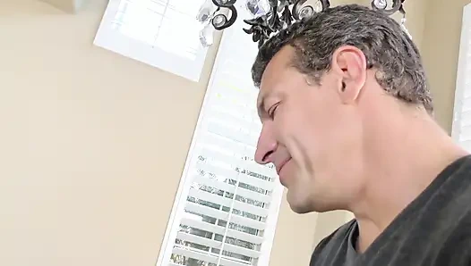 Mia taylor si tante seksi ini dientot habis-habisan sama ayah tirinya