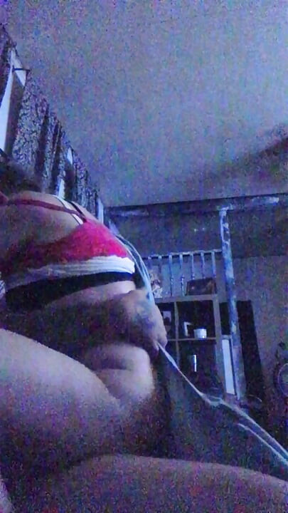 ขี่เลอะเทอะอย่างบ้าคลั่งจนเธอมาหลายครั้งเกินไป