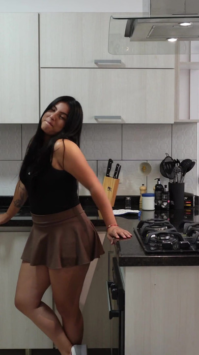 Chłopak mojego najlepszego przyjaciela sprawia, że drżę z jego dzikim seksem | Klip 2