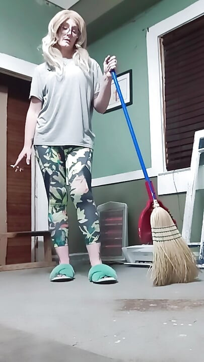 Cummming in Stepmommy's Slippers