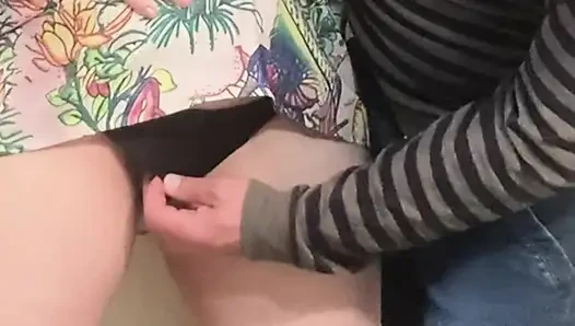 Sexy behaarte muschi in der u-bahn von ihrem chef gefingert