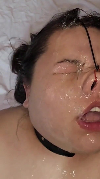 Momento chiave da "Io lo adoro quando mi scopi la gola fino a quando non mi svuoti le palle sulla faccia"