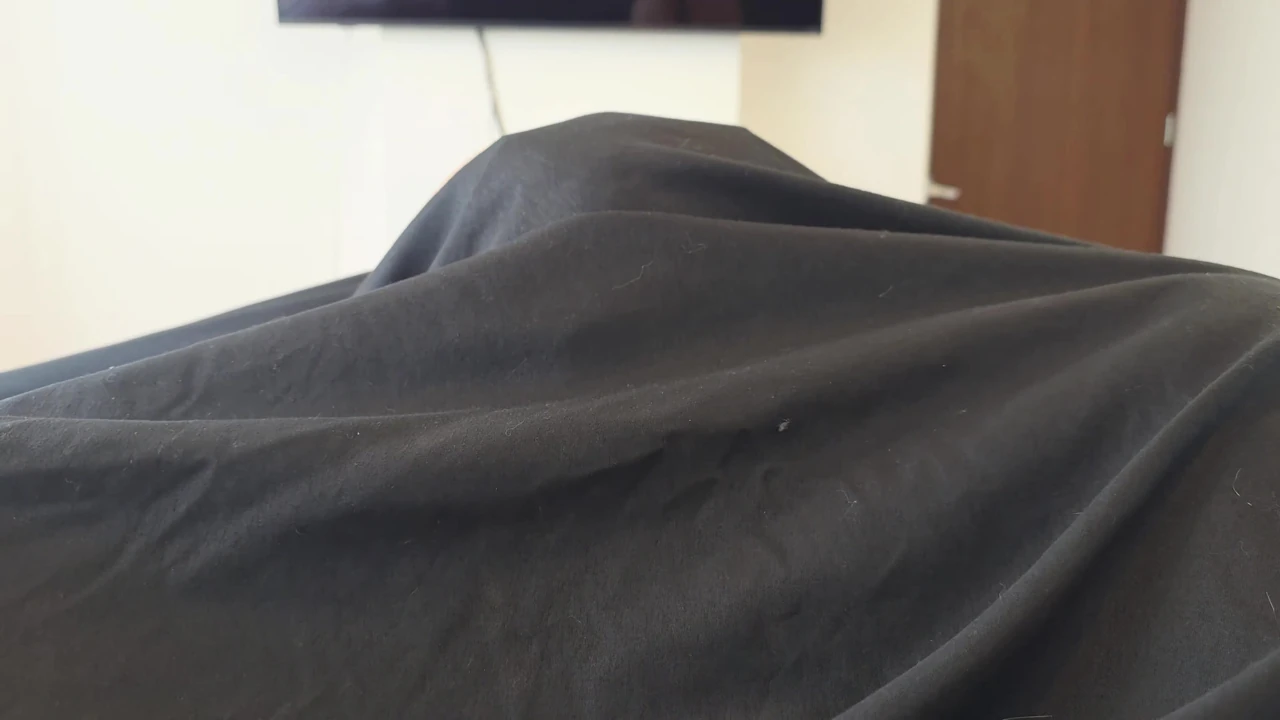 Hayır, hayır! Üvey kız kardeşim beni mastürbasyon yaparken yakaladı! Ama boşalmama yardım etmek için bana sakso çekti!