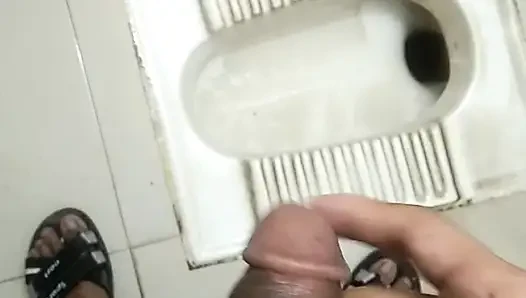 Gerçekten seks yapmak istedim, bu yüzden banyoya gittim