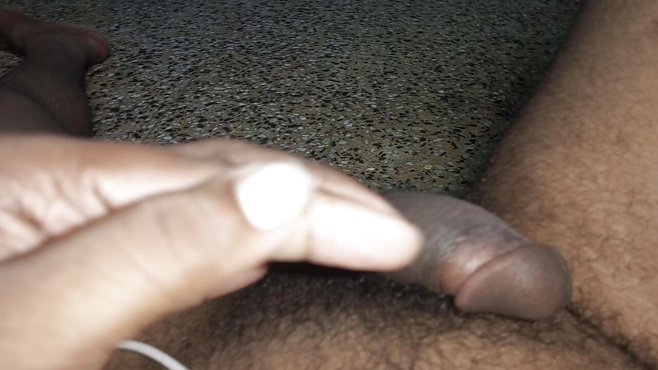 Masterbasi kontol besar desi India dengan kondom
