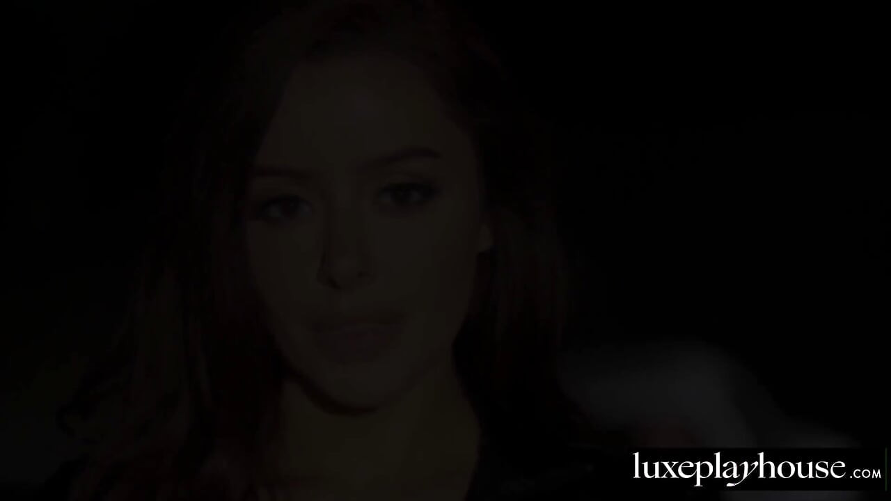 Luxeplayhouse Legendara Vanna Bardot este de 2 pule groase