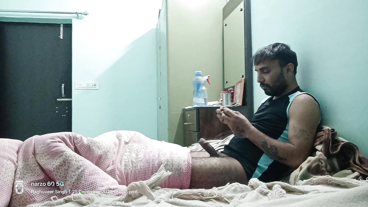 Sĩ quan cảnh sát Ấn Độ được bú và bú cu với hàng xóm