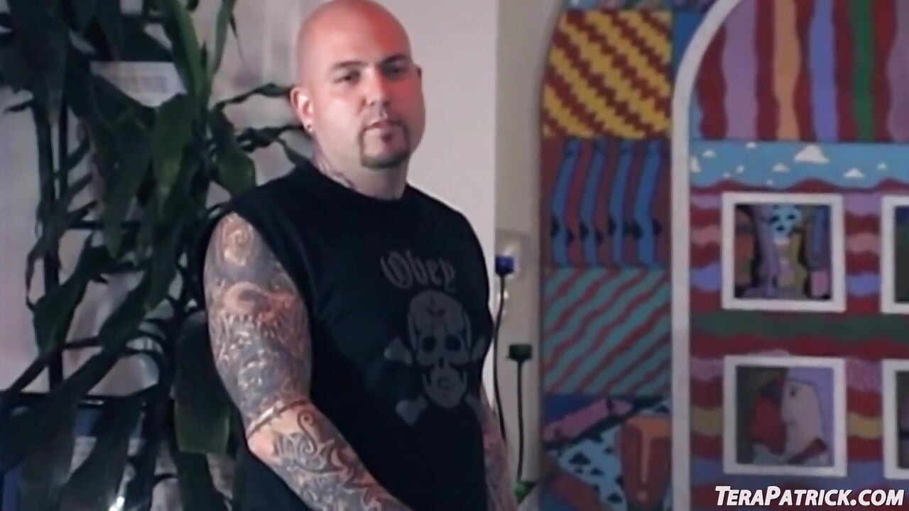 アリアナ・ジョリー、ティファニー・テイラー、ミア・ベックが主演を務め、アナルとフェイシャルが絡むこの集団バングです