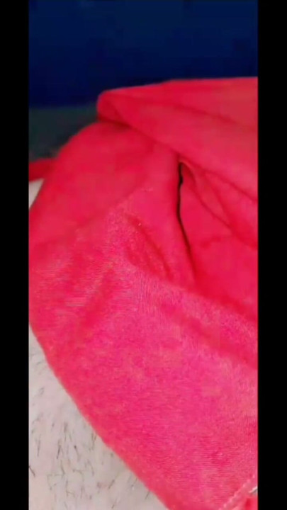 My pussy is itching a lot, today there are so many people at home, we feel very much like masturbating by applying oil on your pussy completely naked. | Clip 1