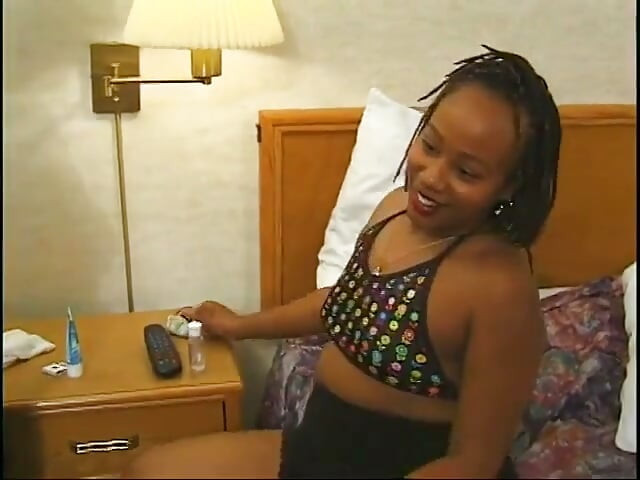 Big booty ebony bitch gets nailed doggy style in bed