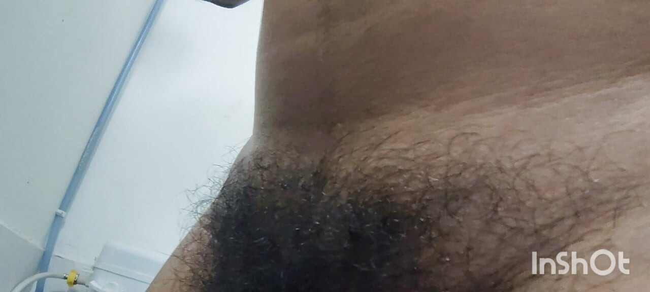 Bilojob handjob bathroom mein jakar hath se