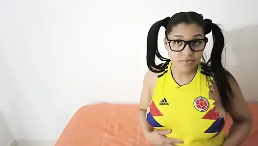 Adik tiri rambut cokelat dengan toket besar dan pantat bahenol kolombia di amerika serikat menjual tubuhnya sama abang tirinya sendiri