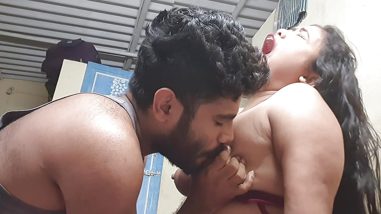 Horney Bhabi svádí svého tchána pro hardcore šukání