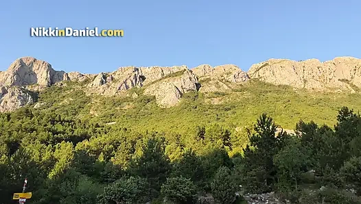 Kencan hot sama gadis seksi yang berakhir dengan di dalam mobil liar