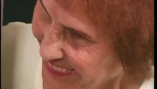 Эта бабушка из Германии любит, когда ее трахают