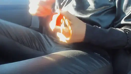 Aku ngentot di luar ruangan pakai mainan seks favoritku