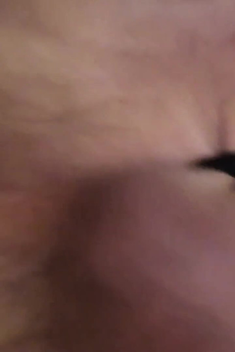 Gosto de dirigir um vibrador na minha bunda que é tão bom