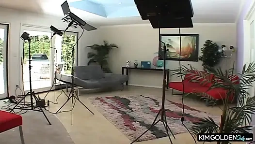 Verfuehrerische Bruenette in heissem Oral- und Anal-Spiel