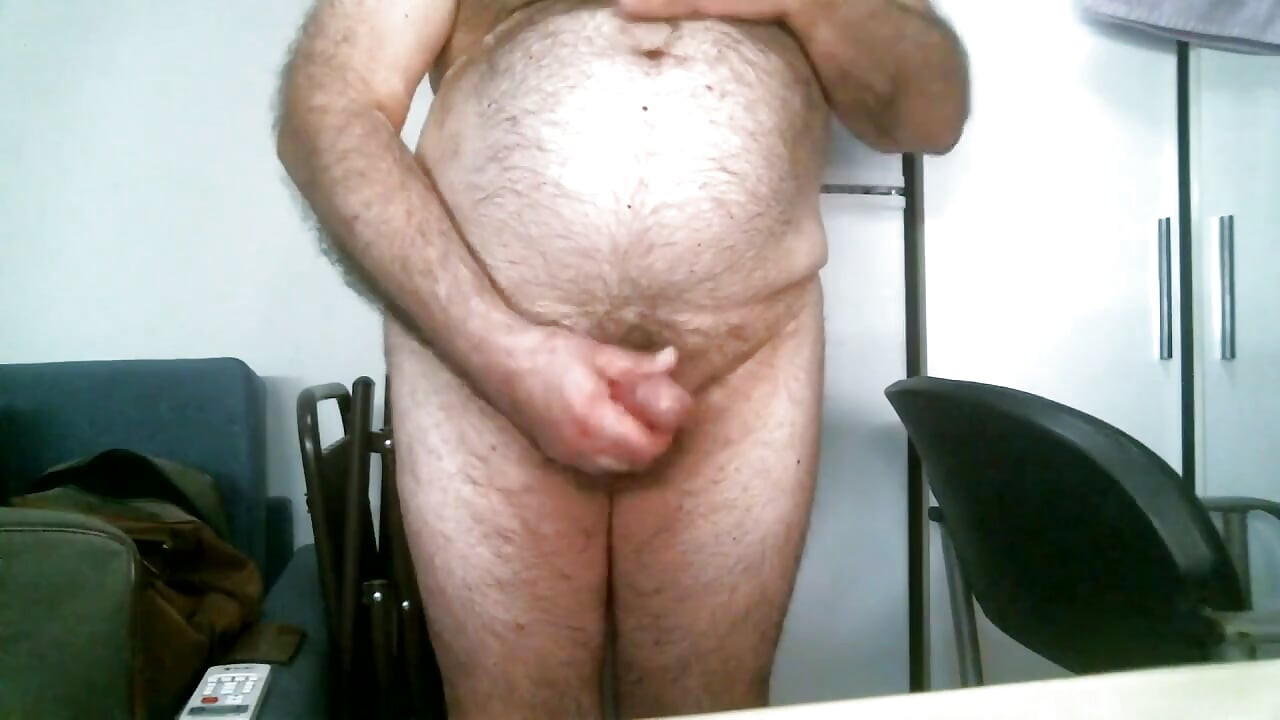 Cewek sange ini dicrot sperma setelah ngocok kontol di webcam