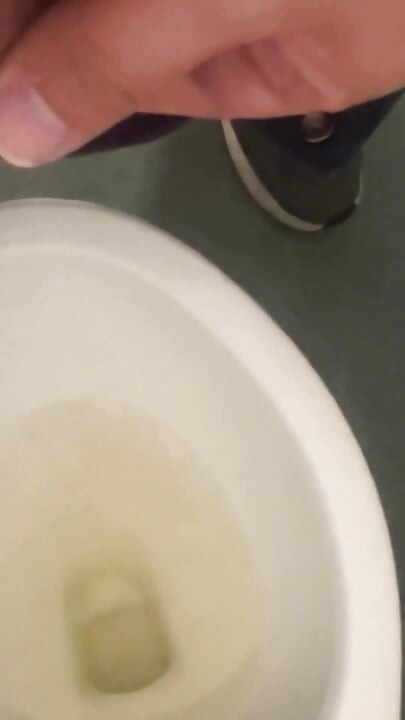 Zsugorodó pisiszünet után