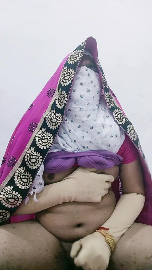 The Indian gay was enjoying his cock in his ass and his video went viral as he whook saree and rocked a bra belt. | Clip 2